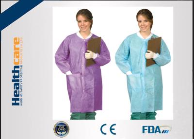 Китай Кнопка застегивает устранимые пальто лаборатории, медицинскую защитную мантию для детей/взрослых продается