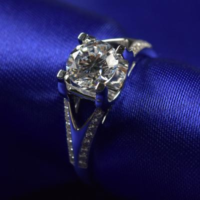 Китай Яркость отрезала обручальные кольца 1кт 6.5мм диаманта Моиссаните с материалом белого золота 18К продается