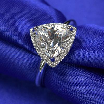 China Trangle Shape 3 Carat Moissanite Ring 3.05 Grams Gold Weight Customized Packing for sale