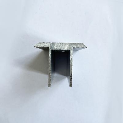 Chine Les brides solaires en aluminium de montage rapides de toit de mi bride de panneau solaire ont anodisé à vendre