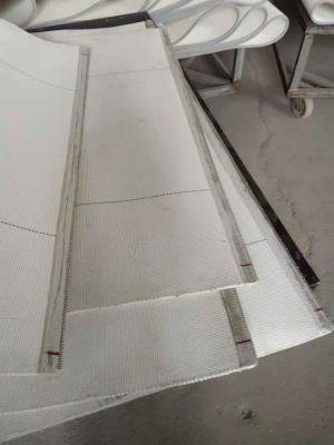 China tipo tecido espessura da correia 5±0.2 milímetro do ondulador da largura de 1000mm para a linha da corrugação à venda