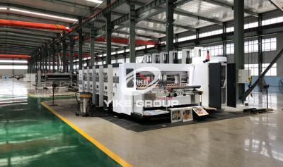 Chine L'imprimante automatique Slotter de Flexo de conducteur rotatoire meurent machine de coupeur, machine ondulée de boîte de carton à vendre