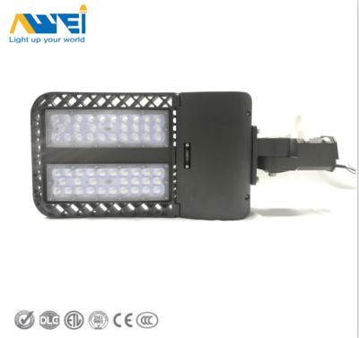 China IP65 IK09 Outdoor LED Street Lights 200W LED Parking Lot Lights Street Light Dusk to Dawn with Photocell for sale