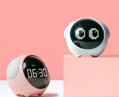 China Circular 2.5W Kids Alarm Clock , 1500mAh Touch Light Alarm Clock Sound Control for sale