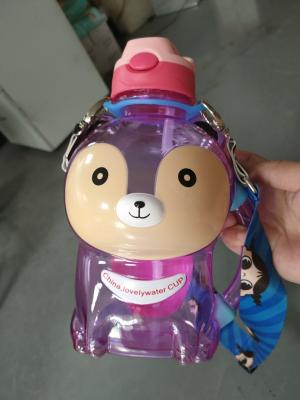 Chine Le CE 1500ml badine les tasses en plastique de l'eau avec le tube et la ceinture à vendre