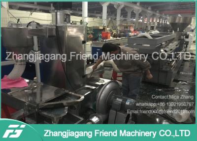 China Linha de reciclagem plástica capacidade do ANIMAL DE ESTIMAÇÃO da economia de poder da planta de reciclagem 100-500kg/H do Pvc à venda
