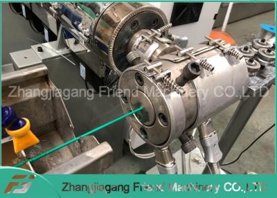 中国 ポリ塩化ビニールの機械を形作る上塗を施してあるプラスチック管機械軟らかな金属の波形の水路の管 販売のため