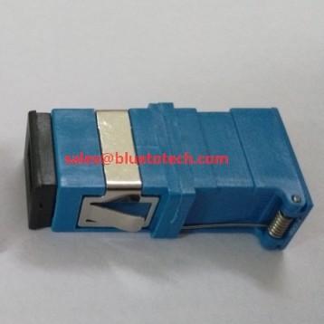 中国 ABS/PBT材料が付いている繊維光学SCの側面シャッター アダプター、青/緑の光ケーブルのアダプター 販売のため