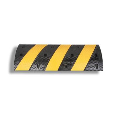 China Foresight Reflective Rubber Speed Bump Heavy Duty Reducing Traffic Accident for sale