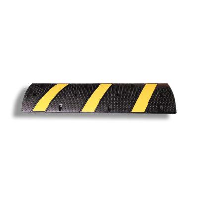 China Road Safety Rubber Speed Bump Flexible Adjustable 150 * 300 * 50mm for sale