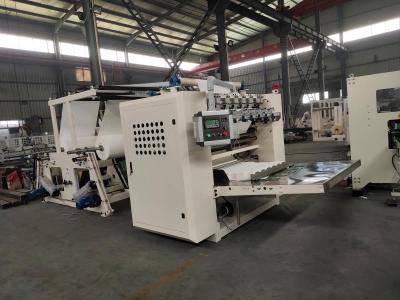China a máquina da dobradura do lenço de papel 8L gravou a máquina facial da fatura de lenço de papel de Interfold à venda