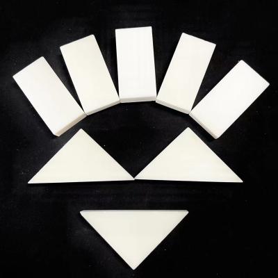 China El 99 por ciento 10.7Gpa que trabaja a máquina la placa de cerámica aislador del óxido de aluminio de Ndustrial de las piezas de cerámica en venta