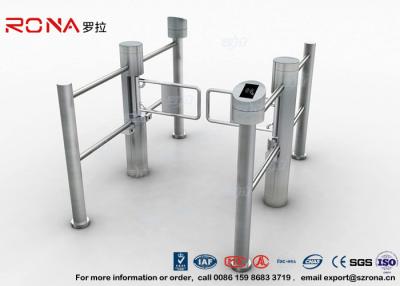 China De aço inoxidável biométrico do núcleo de alta velocidade do dobro da porta da barreira do balanço para o fitness center à venda
