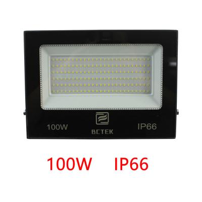 China IP66 Waterproof 100W Solar Flood Lights 3030 Chip LED Security Light With Remote for sale