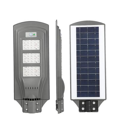China Lâmpada de rua solar do diodo emissor de luz do CE alto da quantidade com auto controle da intensidade para a estrada à venda