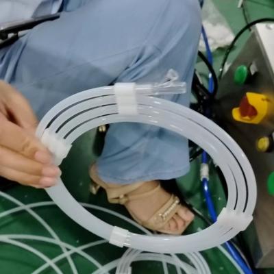 China <p>Máquina de embalaje para bobinas de tubos médicos de 80-150 mm para bobinas de manguera doble única</p> en venta