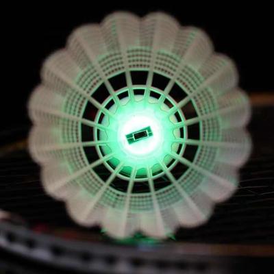 China Passarinhos vermelhos verdes do badminton do diodo emissor de luz de Birdie Lighting Nylon do galo da canela do diodo emissor de luz à venda
