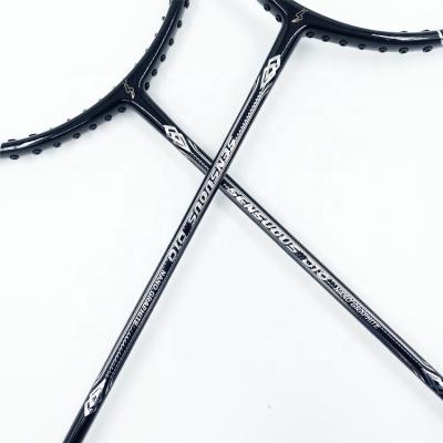 Chine Pleine fibre de carbone 32 livres de livres de badminton de raquette du poids 83g de boule de badminton de raquette de haut de fibre à vendre