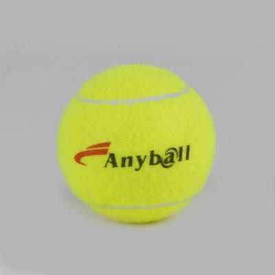 China O poliéster de borracha feito sob encomenda das bolas de tênis da bola da raquete de tênis sentiu 65mm 56g à venda