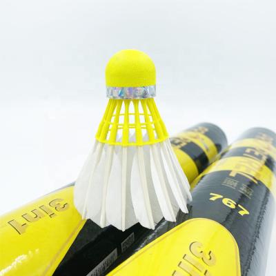 China Badminton amarelo da pena do ganso da peteca do híbrido 767 para o treinamento à venda