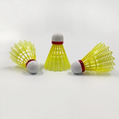 Chine Écurie en nylon de volant de badminton de volant du badminton 12PCS vigoureuse à vendre