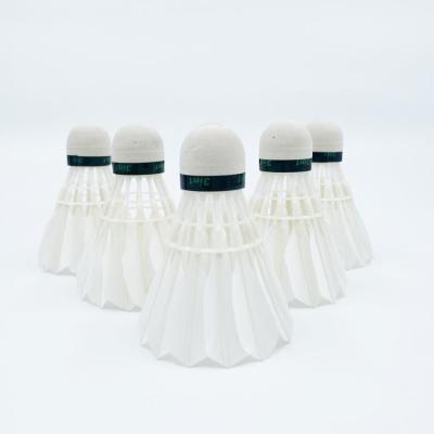 China Stable Durable Factory Price Hybrid Shuttles with 3in1 Structure White Color Wholesale Feather Badminton for sale