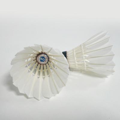 中国 Natura White Bdminton Shuttlecock Goose Feather Material Durable Wood+ PU Cork 販売のため