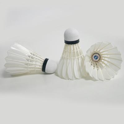 China White Badminton Shuttlecock Superior Goose Feather Material Plus Head Cork en venta