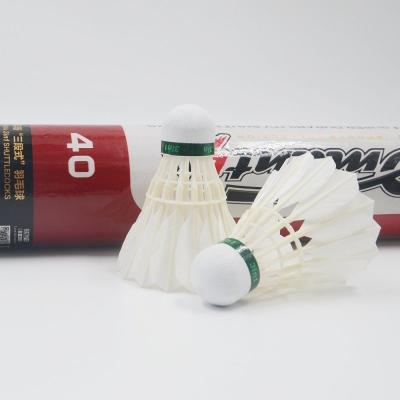 China 3 em 1 Badminton Shuttlecock D40 Modelo Dmantis Marca Personalizável Pena de Pato Pena Natural 12 peças à venda