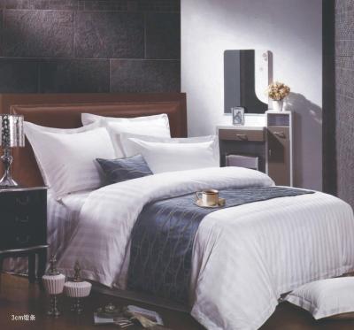 China sistema cabido cubierta blanca de la sábana del edredón de las materias textiles del hotel del 1m*2m el 1.2*2m en venta