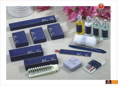 China Taza de la ducha del peine del sistema de los artículos de tocador del hotel de PULV que afeita el paquete de la caja de la impresión de Kit Blue en venta