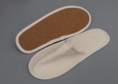 China La amenidad del hotel del terciopelo del algodón suministra los deslizadores Flip Flop Open Toe en venta