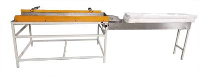 China Semi-Auto N Fold Sleeve Packaging Hand Towel Making Machine Pneumatic for sale