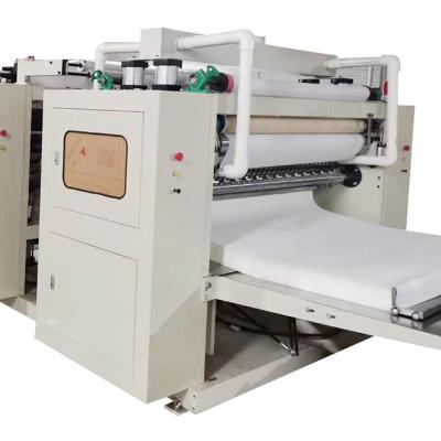 China La laminación automática del pegamento de la máquina de la toalla de cocina del dispensador del V-doblez jerarquizada graba en relieve en venta