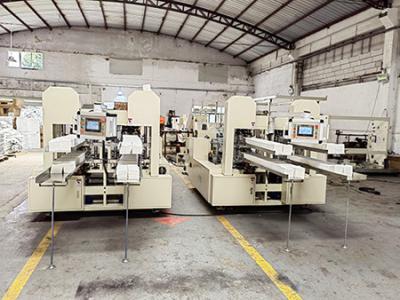 China Table Napkin Machine Paper Napkin Machine 1/4 Quarter Fold 5000 Sheets per min à venda