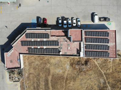 Chine Le dessus de toit sur la grille a attaché le système solaire 25kw d'inverseur de picovolte pour la maison à vendre