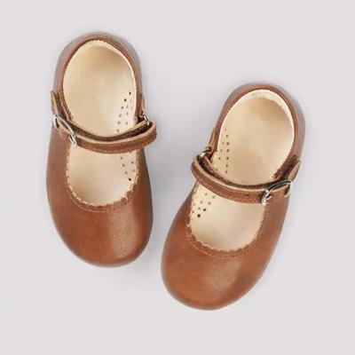 Cina 2023 Cute Fancy Soft Genuine Leather Kids Buckle Strap Princess Hard Sole Dress Shoes in vendita