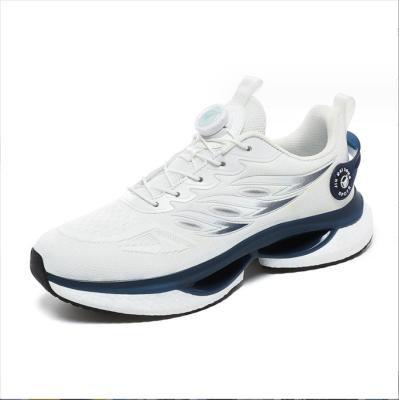 Cina OEM 36-45 Mens Running Shoes Antislip TPU Sole Fly Mesh Material Men Sports Shoes in vendita