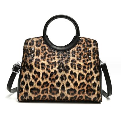 China Large Capacity Women Shoulder Handbag Leopard Printed Fashionable Shoulder Bag Te koop