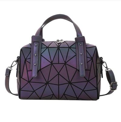 China Women Lingge Handbag With Luminous Color Changing And Fashionable Dazzling Diamond Shaped Crossbody Bag for sale