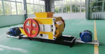 China Fine Mill Roll Crusher Machine 30 - 50t/h Production capacity For Brick Making for sale