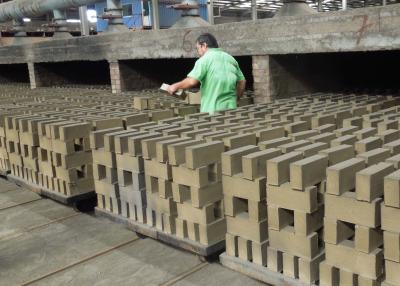 China Resistencia sólida semi automática del desgaste del carro de Clay Brick Dryer Machine Dry en venta