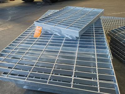 China Anti Slip Perforated Stair Treads Steel Grating Hot Dip Galvanized 65X5mm for sale