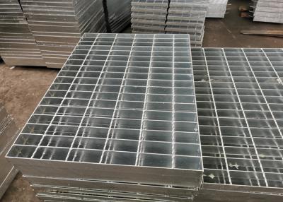Cina grata d'acciaio saldata marciapiede d'acciaio della scala galvanizzata Caldo-immersione di 1000mm*300mm in vendita