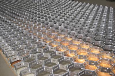 China Muestra disponible de refractario de malla hexagonal de plata en venta
