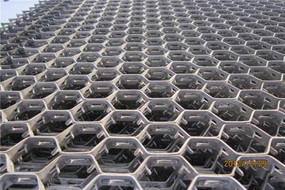 China SS AISI310S Stainless Steel Hex Mesh Refractory 50X50mm Mesh for sale
