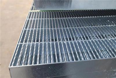 Chine Grille dentelée galvanisée par plate-forme soudée en aluminium de grille de barre d'acier à vendre