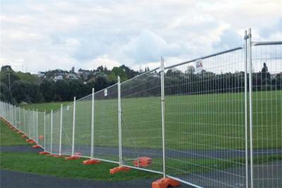 China Customizable Temporary Security Fence 32mm Frame With Metal Feet for sale
