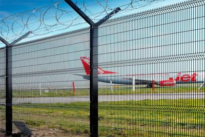 China Fence Post Welded Mesh Airport Security Wire Mesh Fence With Razor Wire zu verkaufen