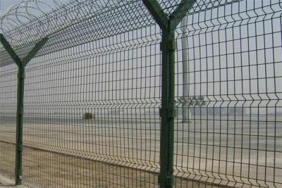 China BTO-22 Razor Wire High Security Curved Welded Wire Mesh Fencing Square Fence Post zu verkaufen